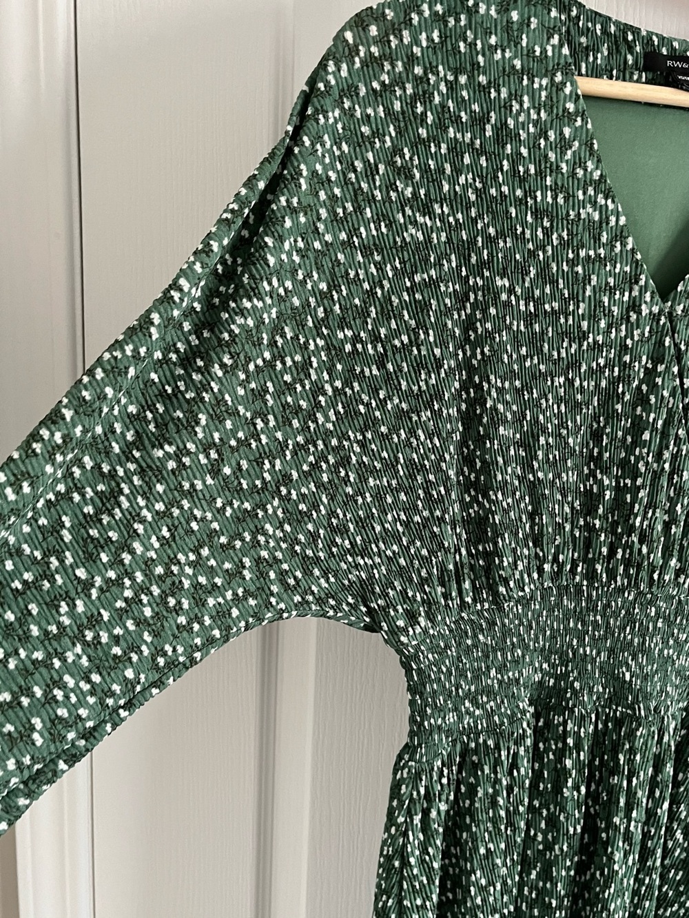 RW&CO. Green V-Neck Smocked-Waist Long Sleeve Dress XS - Picture 6 of 15